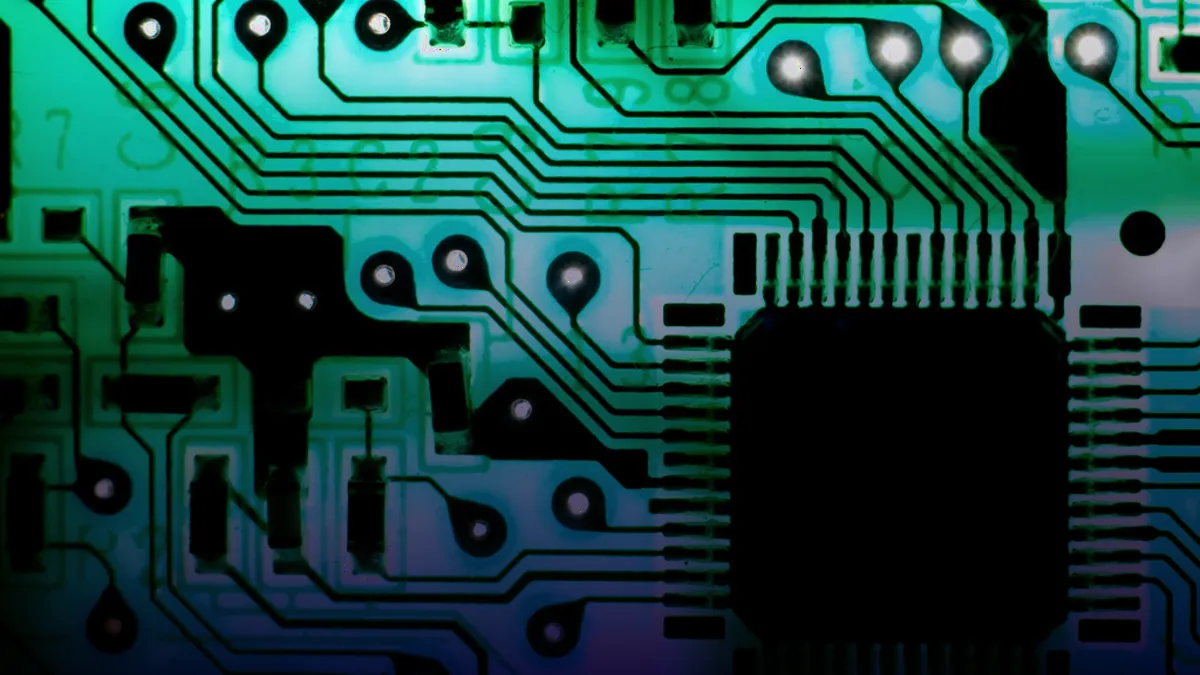 Nahaufnahme einer Platine — Sinnbild für lokale KI auf eigener Hardware
