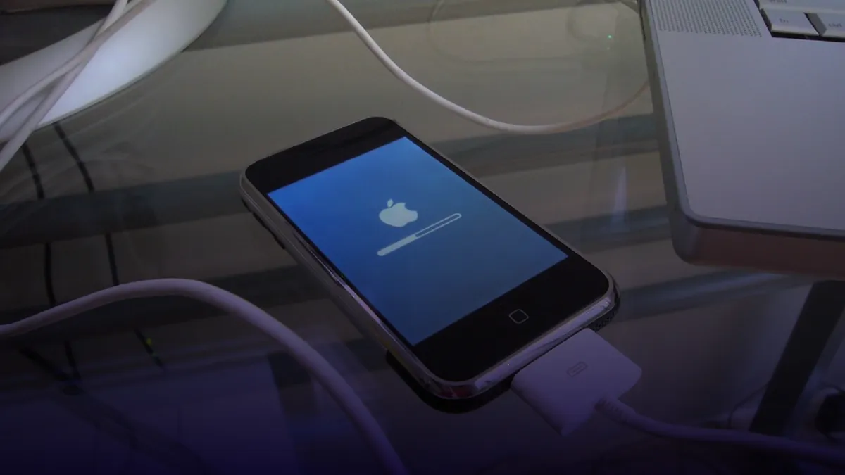 iPhone-Display zeigt den Fortschrittsbalken eines Software-Updates