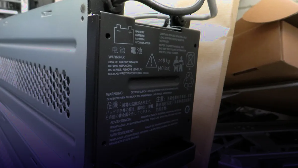 Serverschrank in einem Rechenzentrum als Symbolbild für einen Windows Server